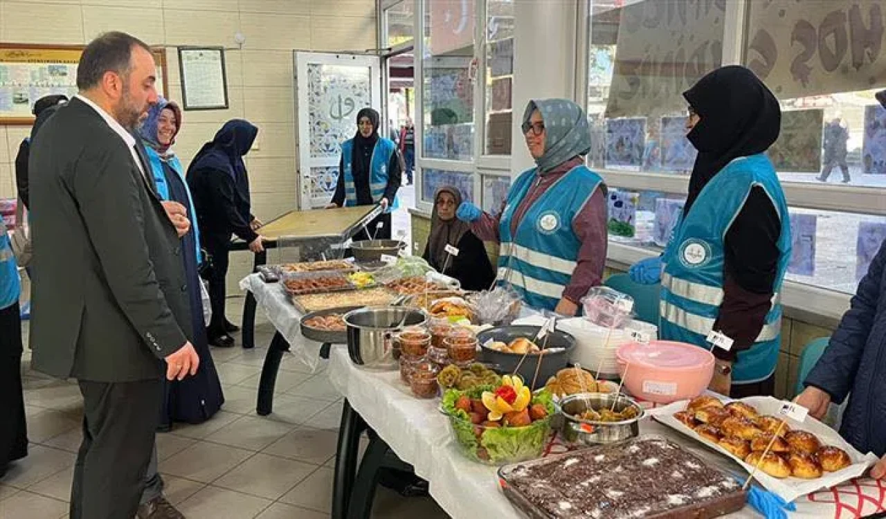Rize’de Hayır Çarşısı'na Yoğun İlgi: Gazze İçin Gönüller Bir Araya Geldi