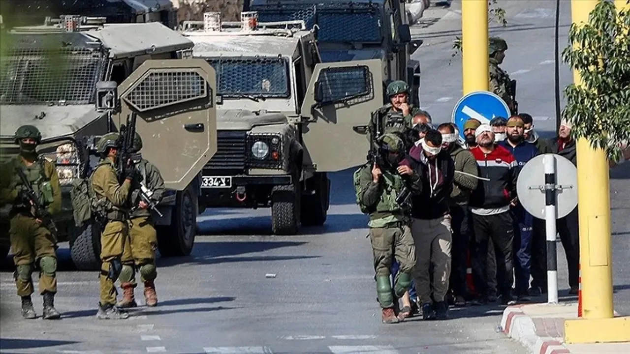 İşgalci İsrail Batı Şeria'da 8 kişiyi gözaltına aldı