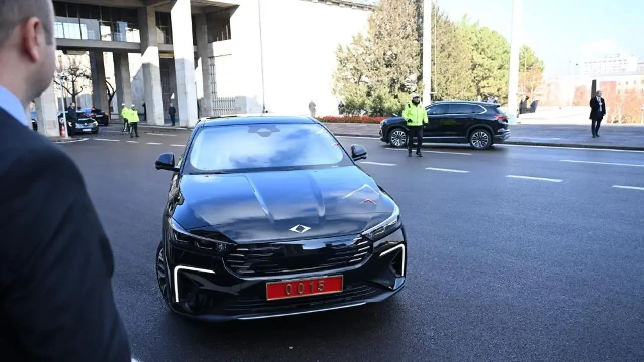 TBMM'de Yerli Otomobil Coşkusu: Bakan Kacır ve Ekibi Togg ile Meclis'te!