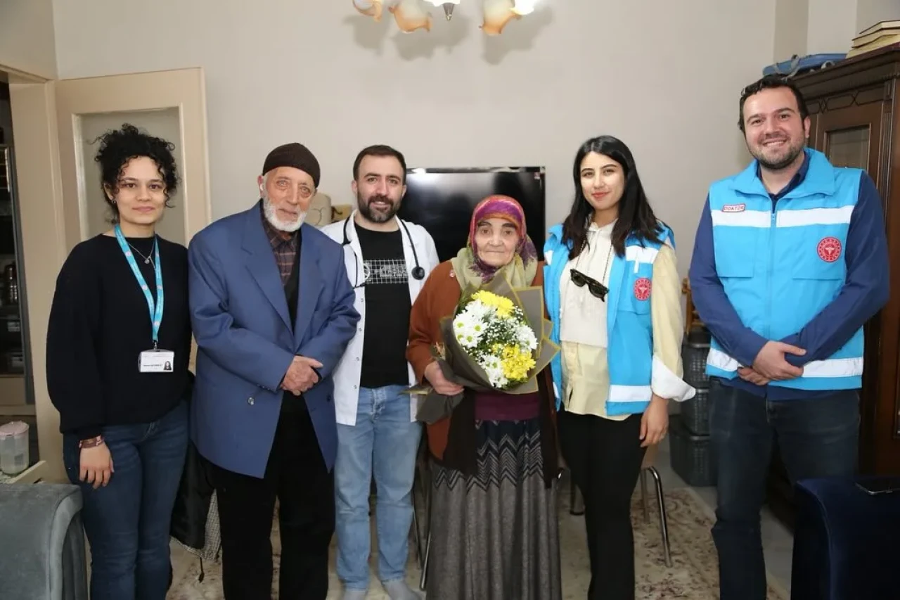 Erzurum'da Yaşlılar Haftası etkinlikleriyle yaşlı bireylere sağlık desteği sağlanıyor!