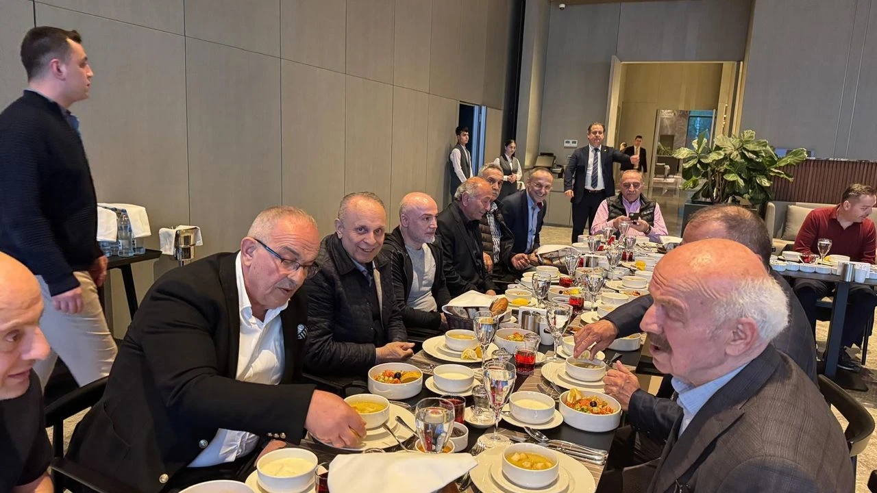 Rize'de İftar Geleneği: Nurettin Cengiz ve Şükrü Cevahir Dostlarla Bir Araya Geldi!
