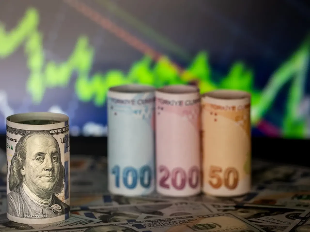 Almanyalı dev banka dolar/TL tahminini yükseltti