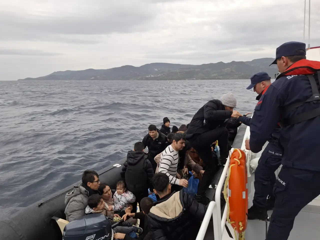 Çanakkale'de 41 düzensiz göçmen yakalandı