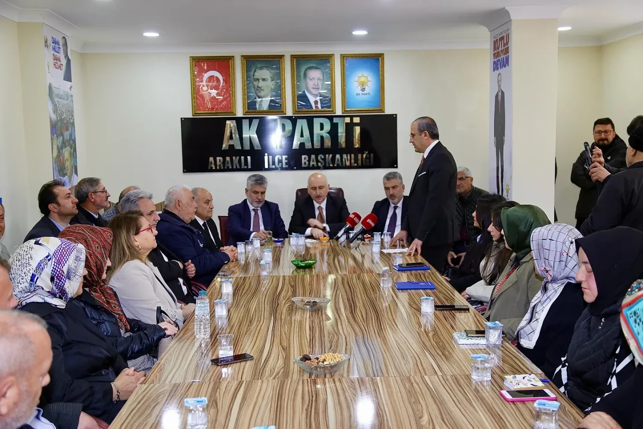 AK Parti Trabzon'da Yerel Sorunlar ve Projeler Üzerine İstişare Toplantısı Düzenledi