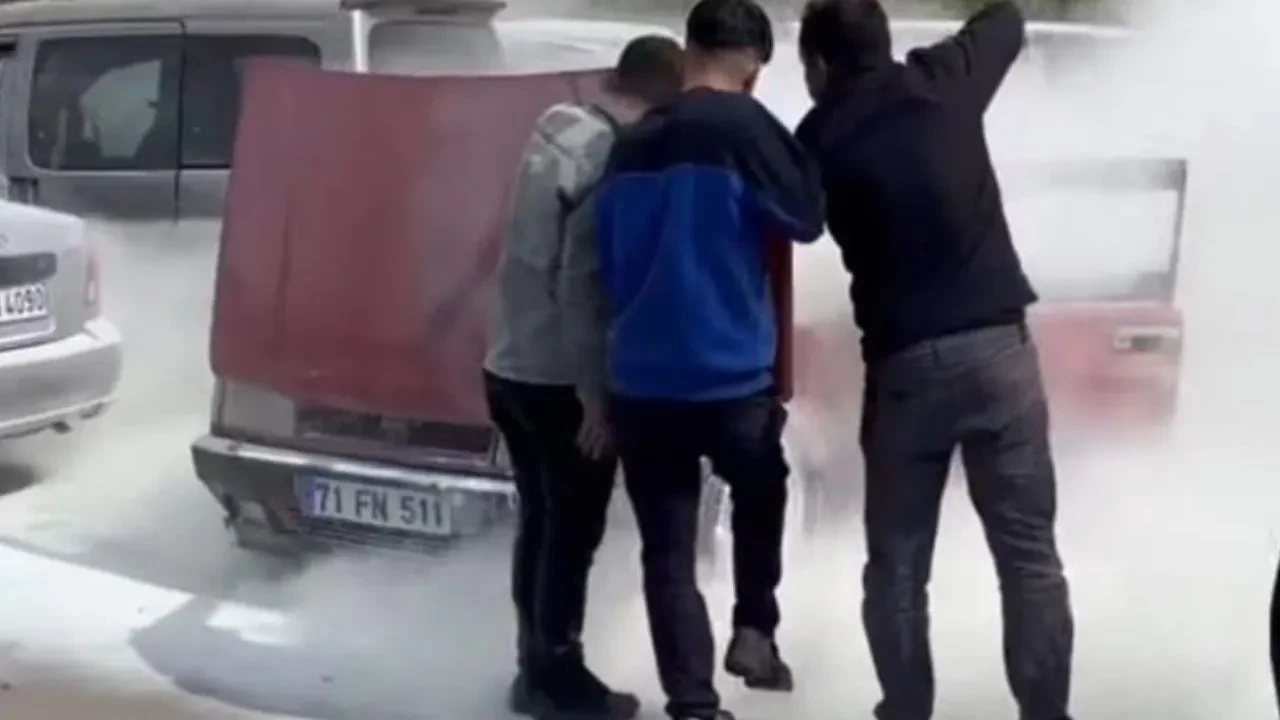 Diyarbakır’da Tofaş otomobil muayene sırasında tutuştu