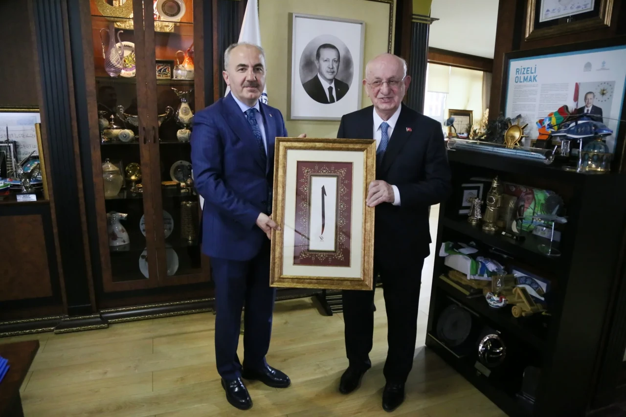 TBMM ESKİ BAŞKANI KAHRAMAN’DAN BAŞKAN METİN’E ZİYARET