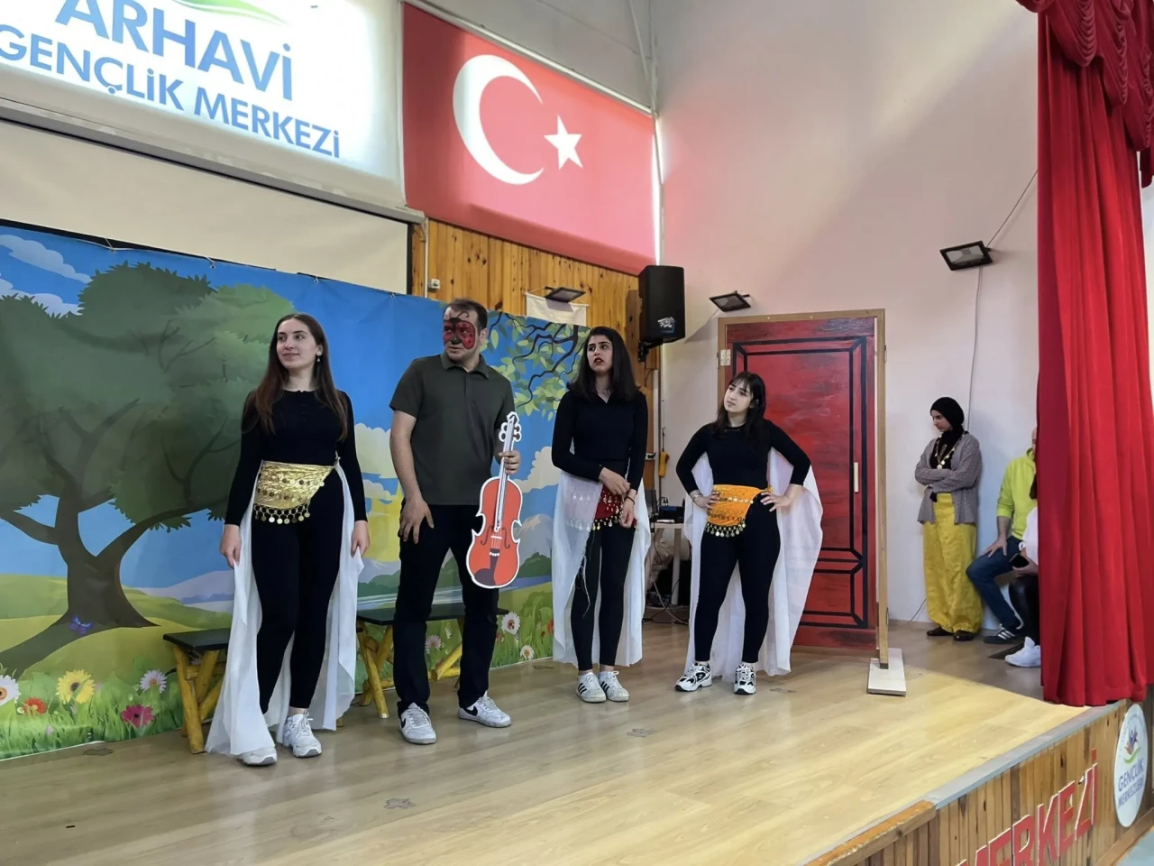 Arhavi Gençlik Merkezi'nde Çocuk Tiyatrosu Büyük İlgi Gördü