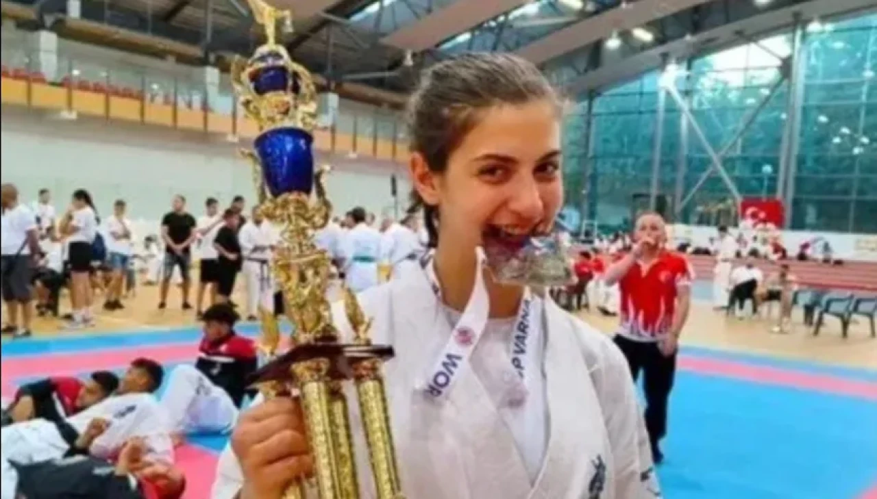 Büyük kardeşler karateyle başarıyı yakalayıp Dünya Şampiyonası'na hazırlanıyor!