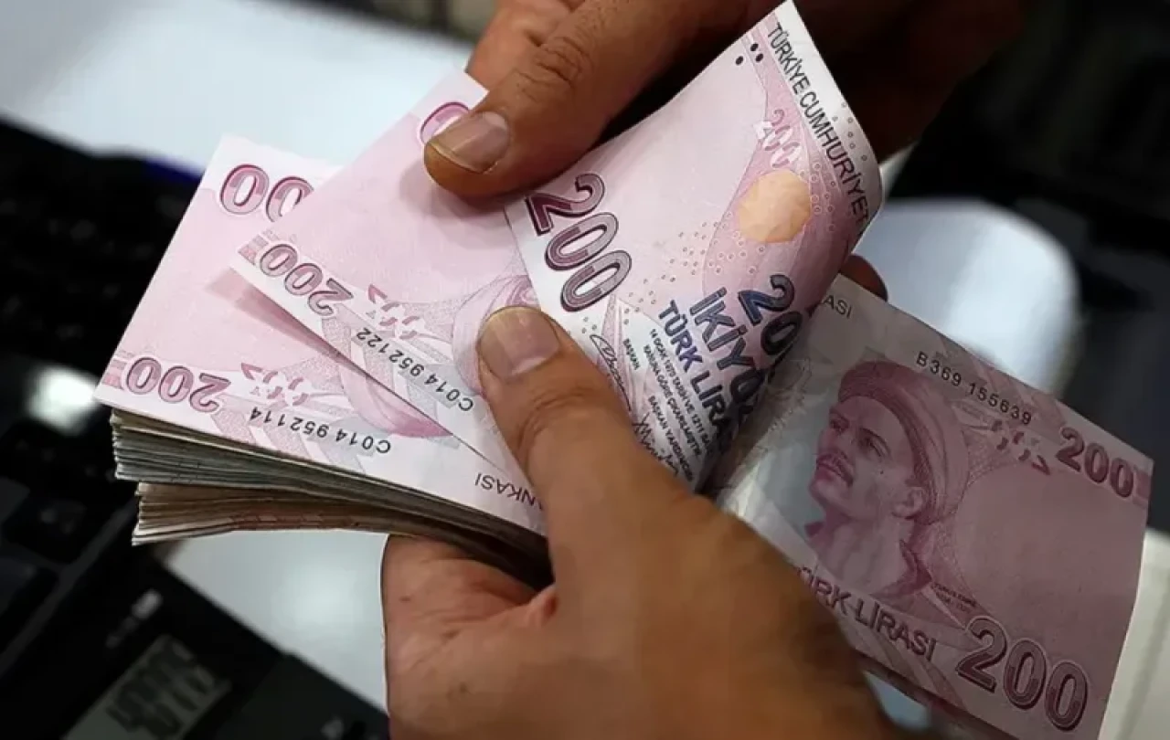 Emekliye seyyanen zam yapılacak mı? Canlı yayında açıkladı