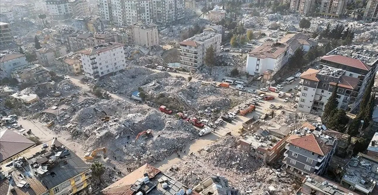 Trabzon Sallandı! Gümüşhane'de Deprem Paniği!