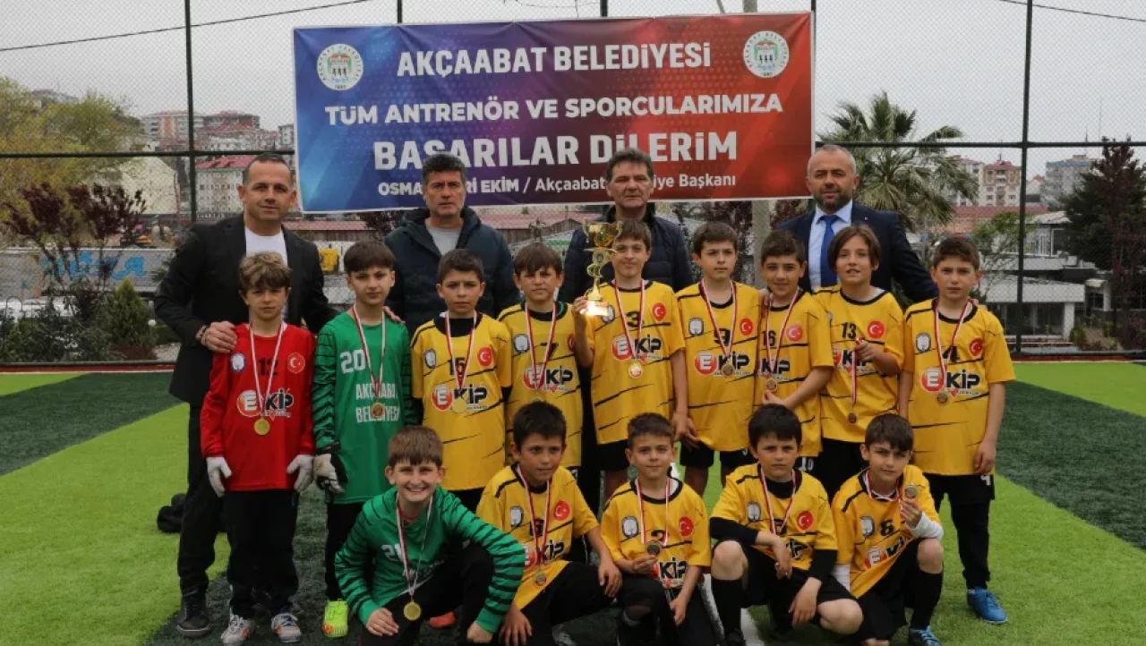 FUTBOL TURNUVASI COŞKU VE DOSTLUKLA TAMAMLANDI