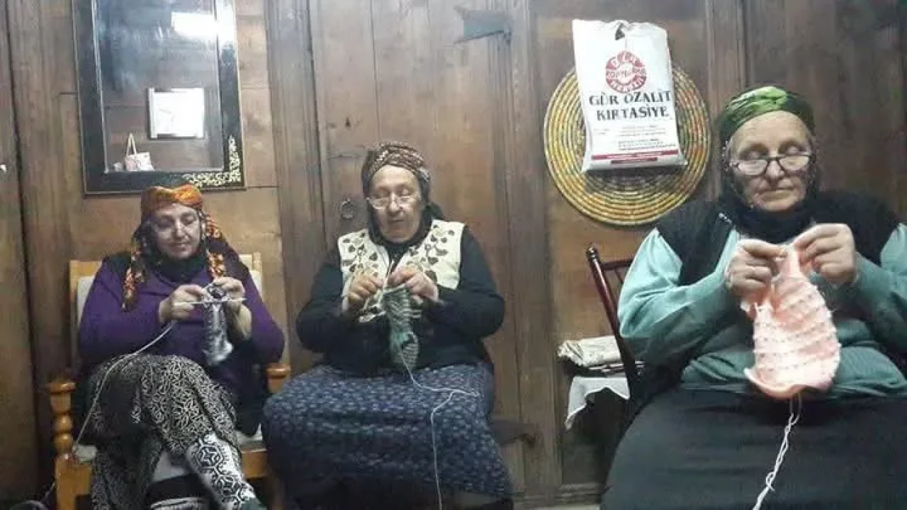 Çamlıhemşin'de kadınlar, el yapımı çoraplarla mirası ve aile ekonomisini sürdürüyor!
