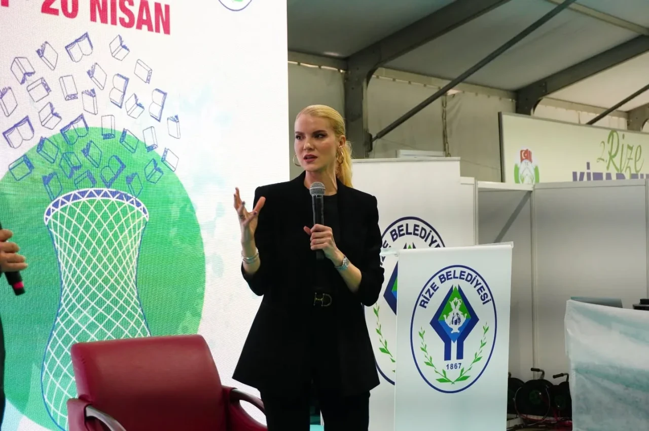 Rize Kitap Fuarı, Yazarlar Pelin Çift ve Erhan Altunay ile Edebiyat Tutkunlarını Buluşturdu!