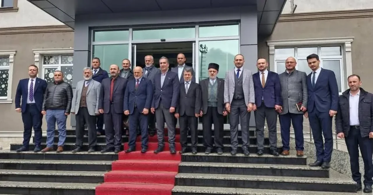 Sürmene'de İlçe Müftüleri Toplantısı: Din Hizmetleri için Çözüm Önerileri ve İletişim Vurgusu