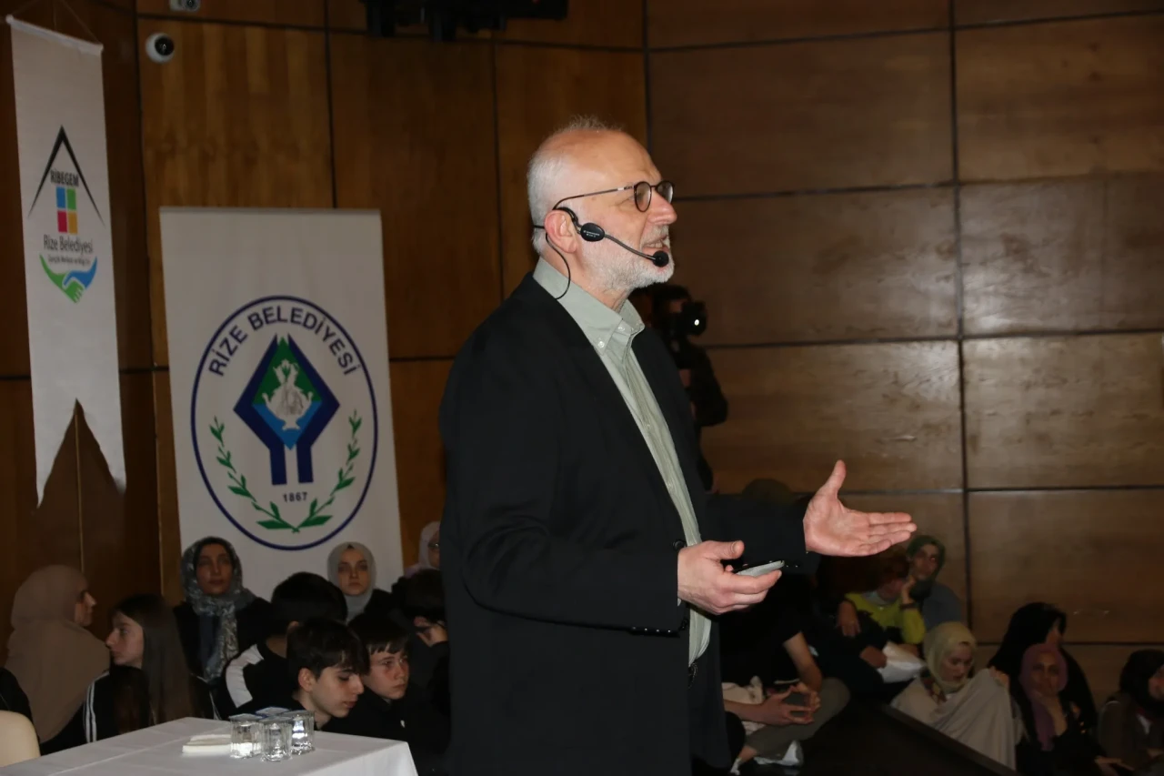 PSKİYATRİST- YAZAR PROF. DR. KEMAL SAYAR'A RİZE’DE İLGİ BÜYÜK OLDU