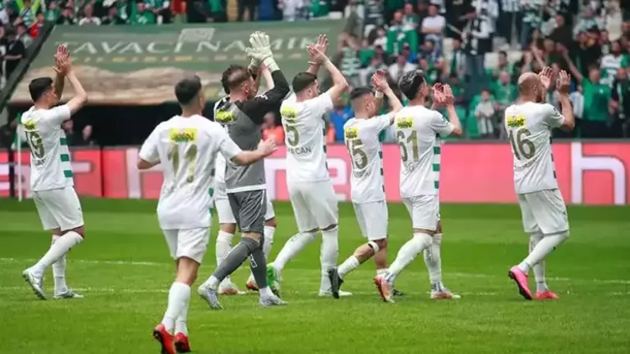 Bursaspor, Hopaspor'u yenip şampiyonluğu ilan etmek için sahaya çıkıyor!