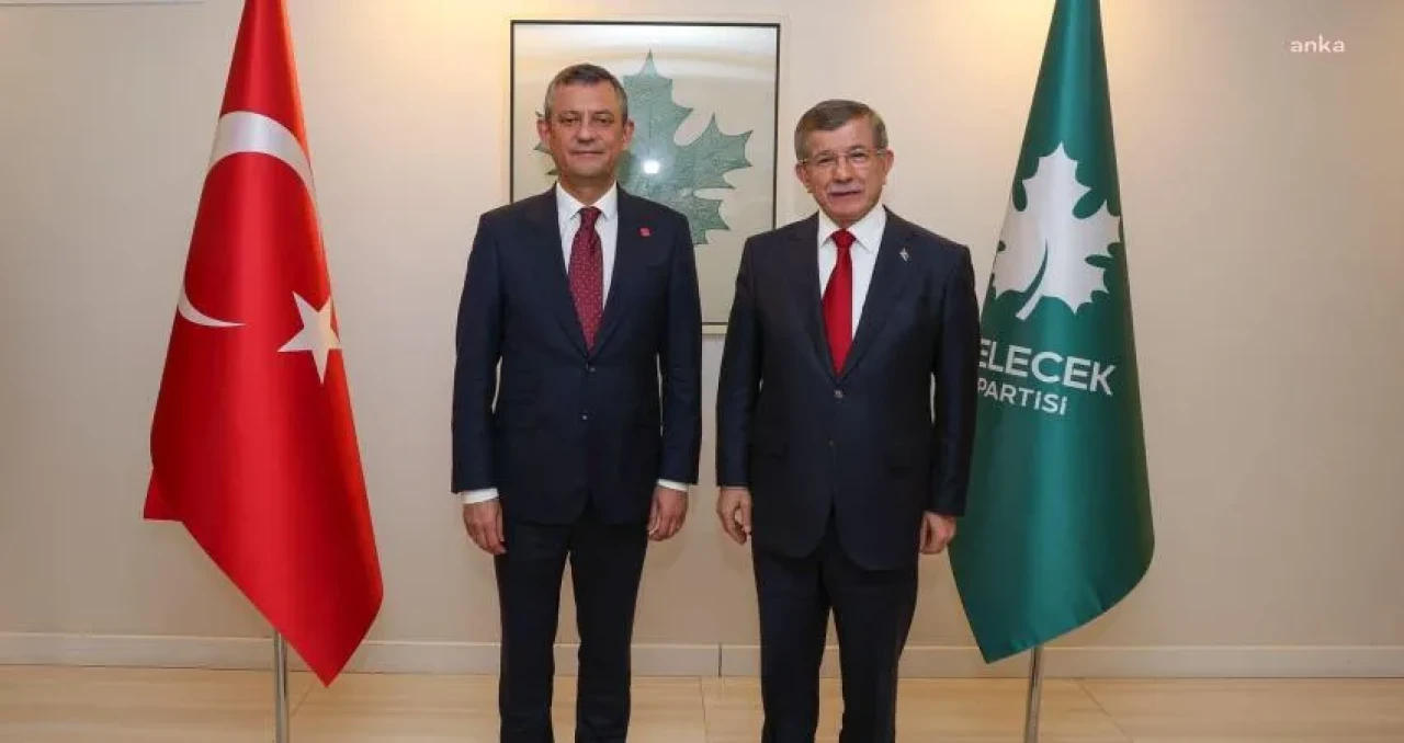 Ahmet Davutoğlu’ndan Özgür Özel’e tebrik mesajı