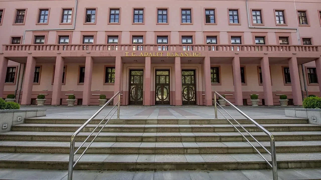 DEM Parti heyeti, Adalet Bakanı Yılmaz Tunç ile görüşmek üzere Adalet Bakanlığı'nda