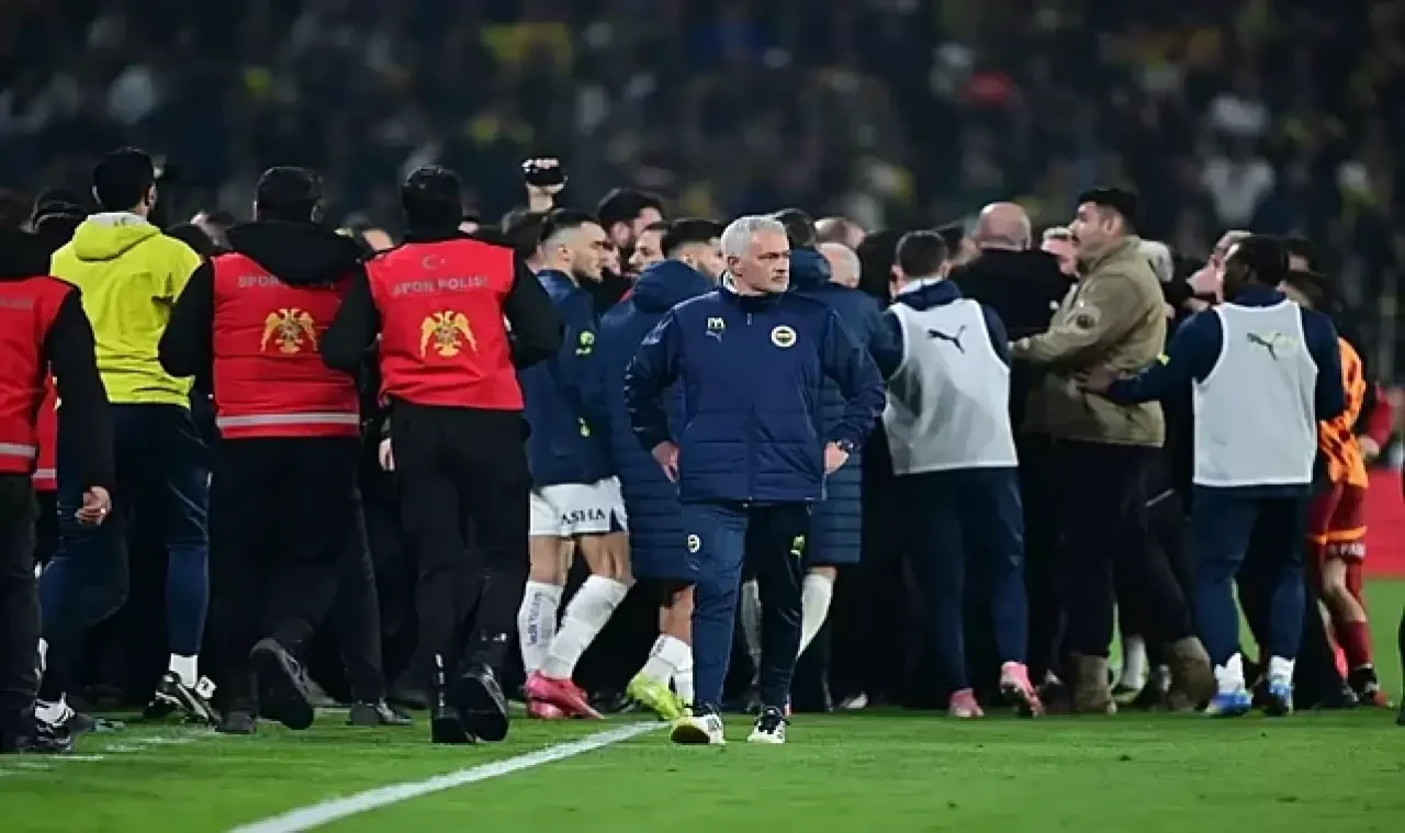 Olaylı derbide yeni gelişme! Galatasaray'ın iki futbolcusu da ceza aldı