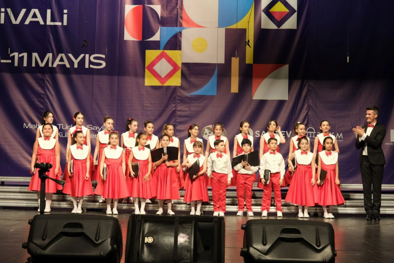 Büyükşehirin çocuk korosuna “Ritmik Uyumda Başarı Ödülü”