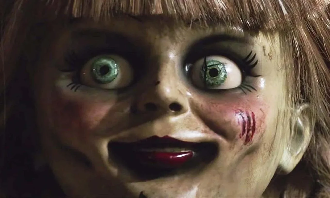 Annabelle Bebek Gerçekten Kayıp Mı? Müze Kaçışının Ardındaki Gizem!