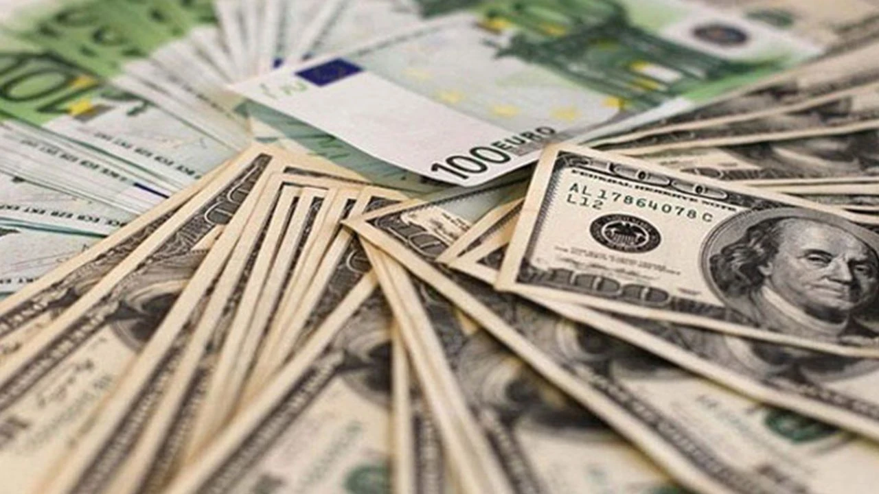 Dolar ve euroda yeni fiyatlar: Dolar 38,88 lira, euro 44,01 lira!