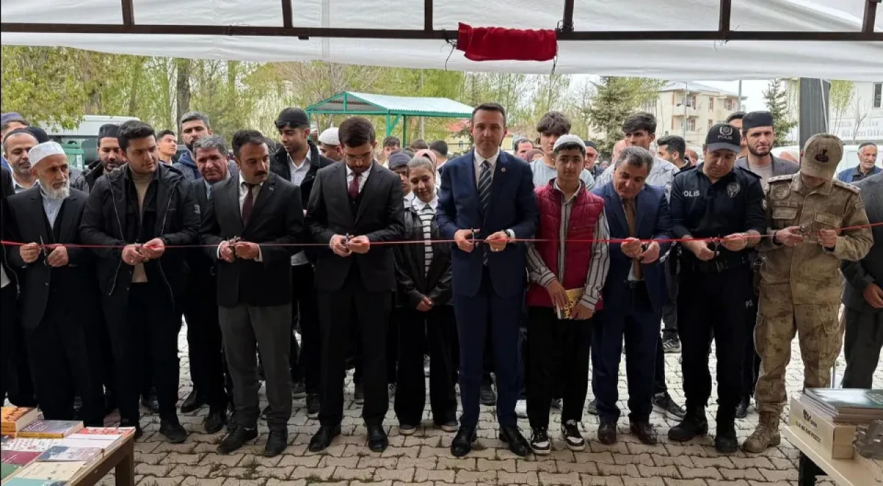 Çaldıran’da Mini Kitap Fuarı Açıldı