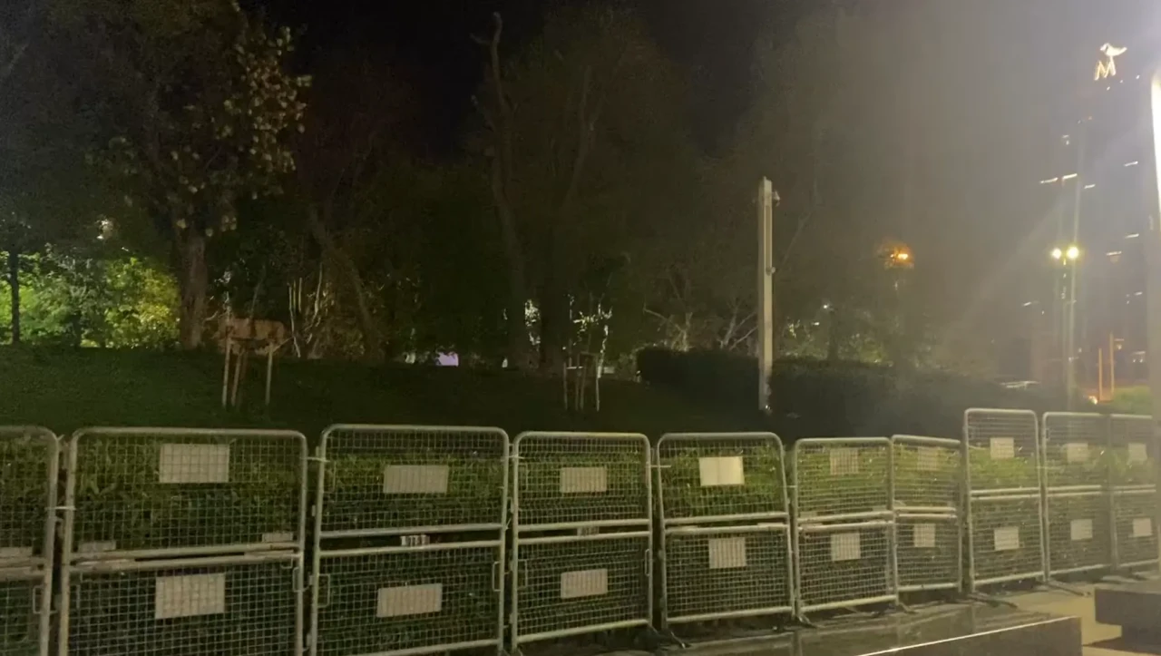 Sırrı Süreyya Önder’in töreni öncesi Gezi Parkı bariyerle kapatıldı!