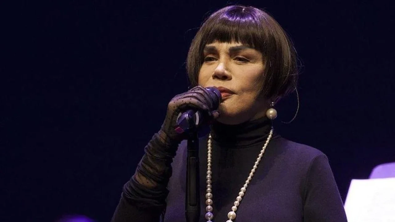 Sırrı Süreyya Önder'in ölümü sonrası saçlarını kazıtan Sezen Aksu'nun son hali ortaya çıktı