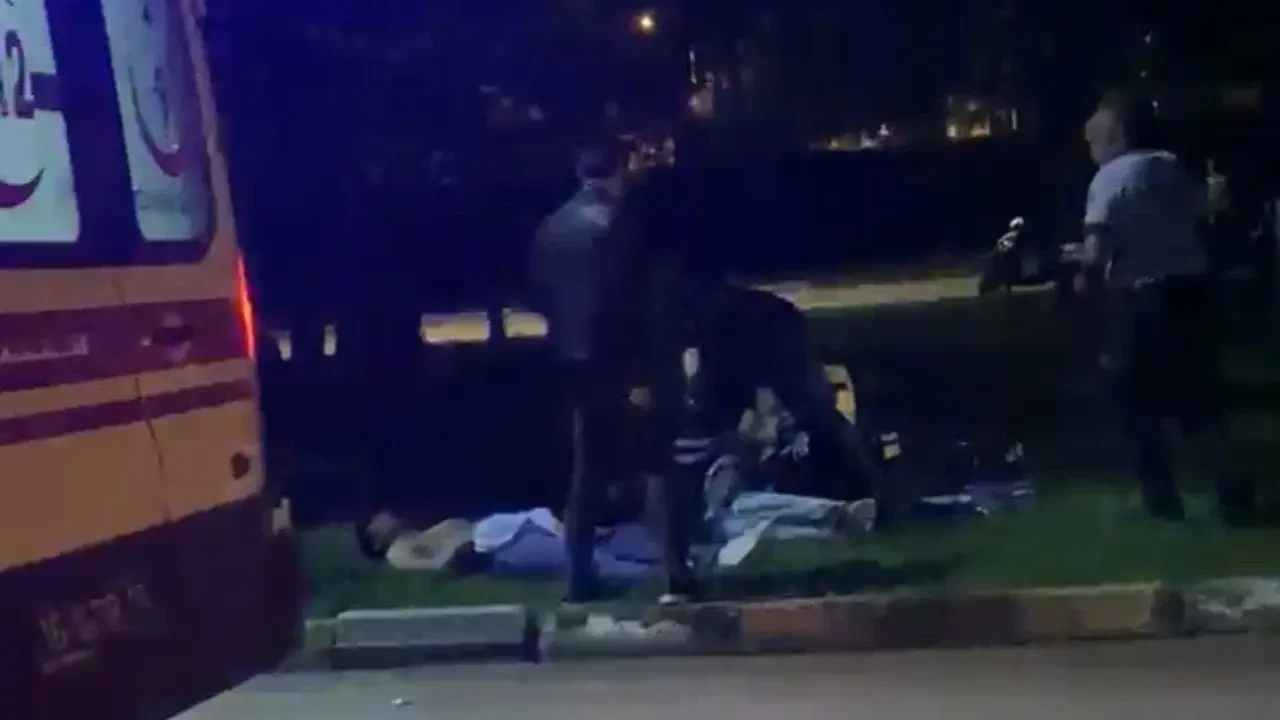 Kültür Parkı'nda Lazer Tartışması Cabası Kavgaya Dönüştü, İki Genç Yaralı!