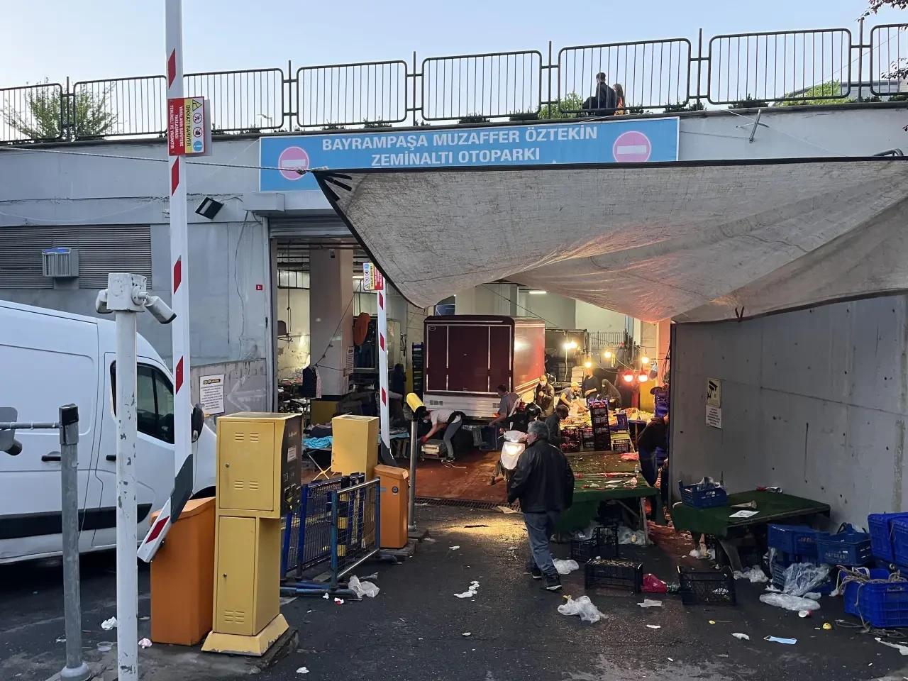 Bayrampaşa'da pazar alanına biber gazı sıkıldı, esnaf ve vatandaş panikle sokağa döküldü