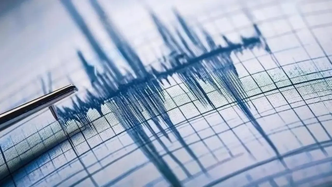 SON DAKİKA HABERİ: İstanbul'da hissedilen bir deprem oldu