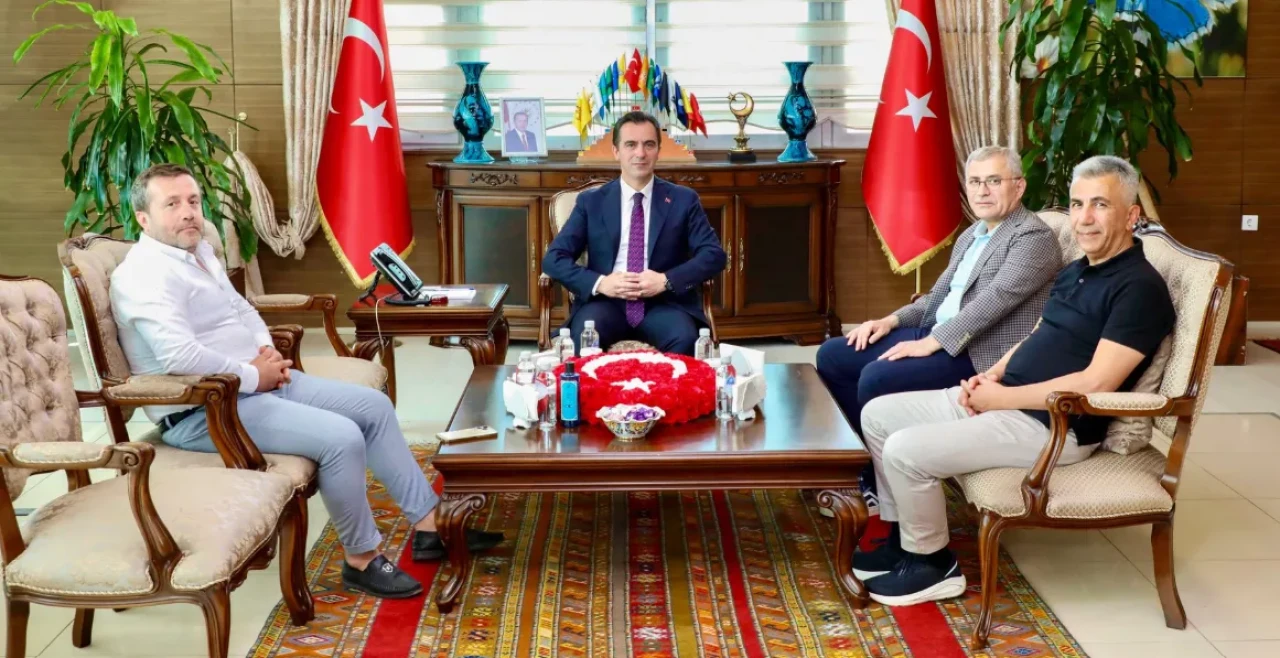 AK Parti Heyeti Bitlis Valisi Ahmet Karakaya’yı Ziyaret Etti, Tarihi Mekânları İnceledi