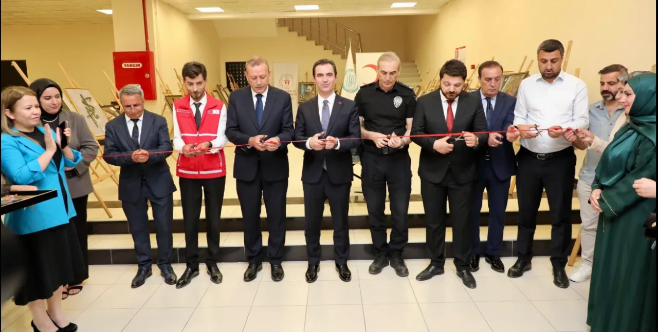 Vali Ahmet Karakaya, Bitlis Eren Üniversitesi’nde El Sanatları Sergisini Ziyaret Etti