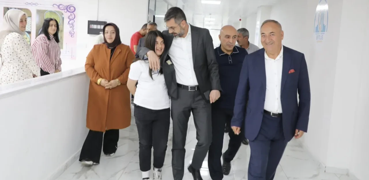 Başkan Tanğlay, Kadın Yaşam Merkezi’ni Ziyaret Etti