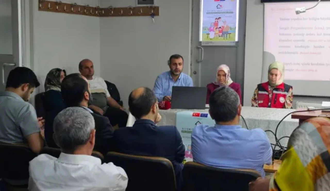 Artvin’de “Bir Yetime Aile Olmak” Paneli Düzenlendi