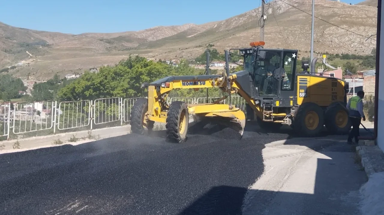 Bayburt Belediyesi Fen İşleri Ekiplerinden Mahallelere Yoğun Mesai