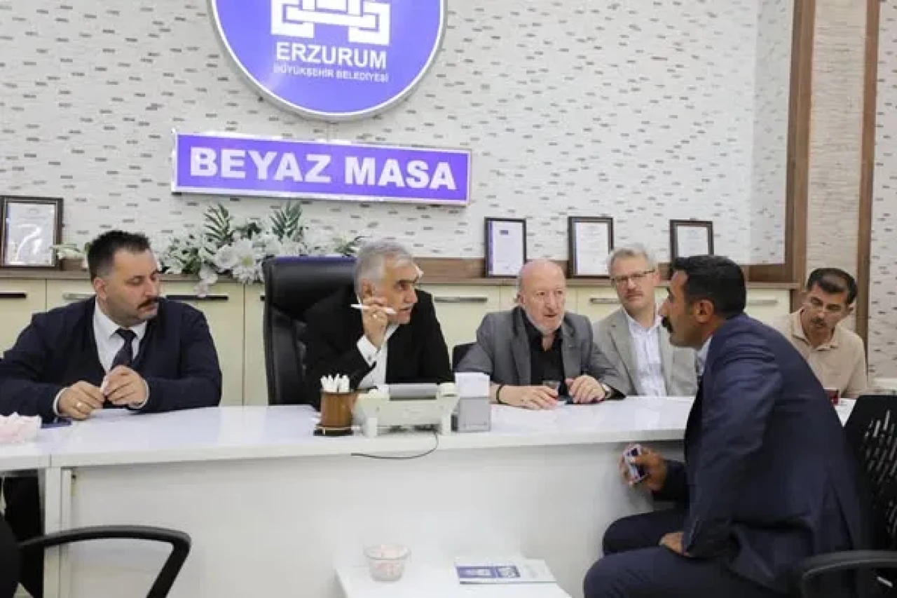 Erzurum Belediyesi Halk Günü'nde Vatandaşların Taleplerini Dinledi