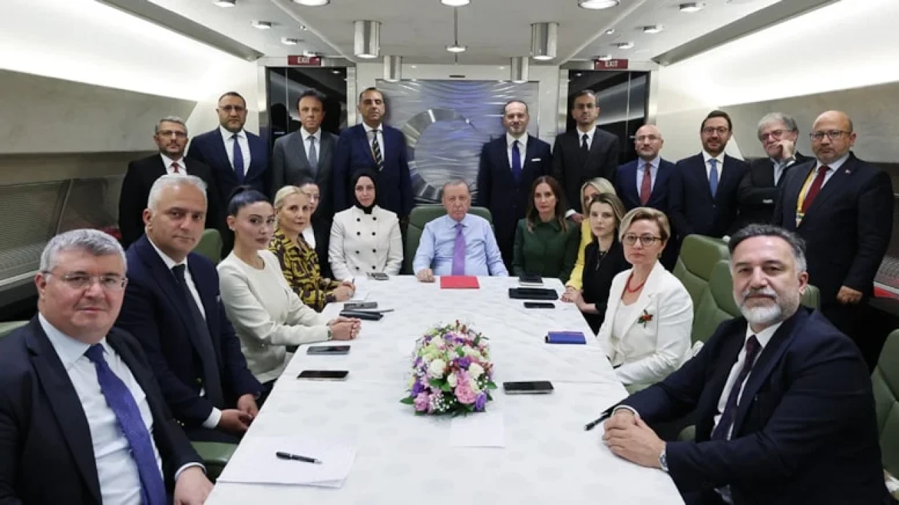 Erdoğan, NATO Zirvesi sonrası Trump ile verimli bir görüşme yaptığına vurgu yaptı ve FETÖ ile mücadelede kararlılık mesajı verdi.