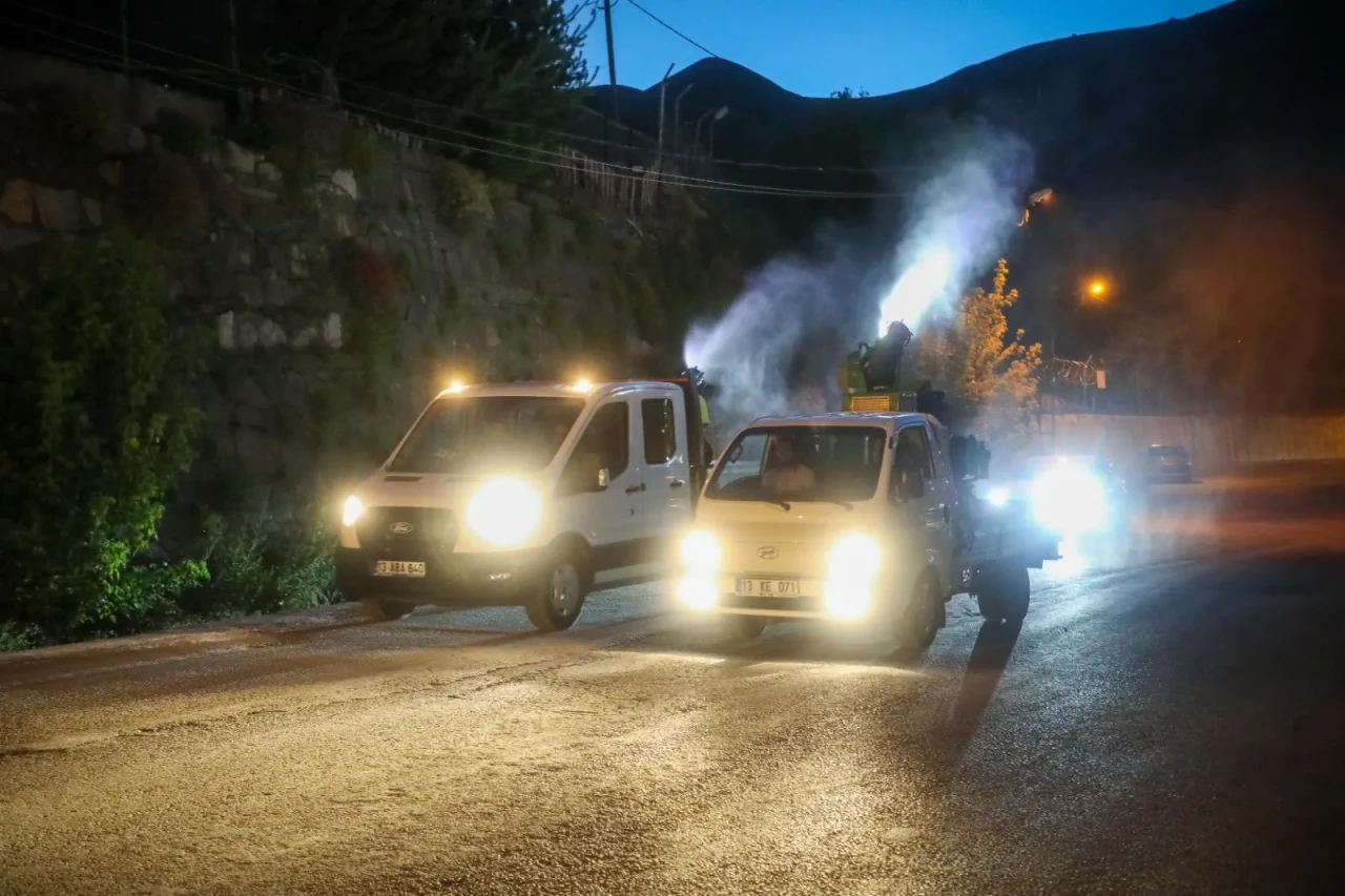 Bitlis Belediyesi’nden Yaz Aylarında Yoğun İlaçlama Çalışması