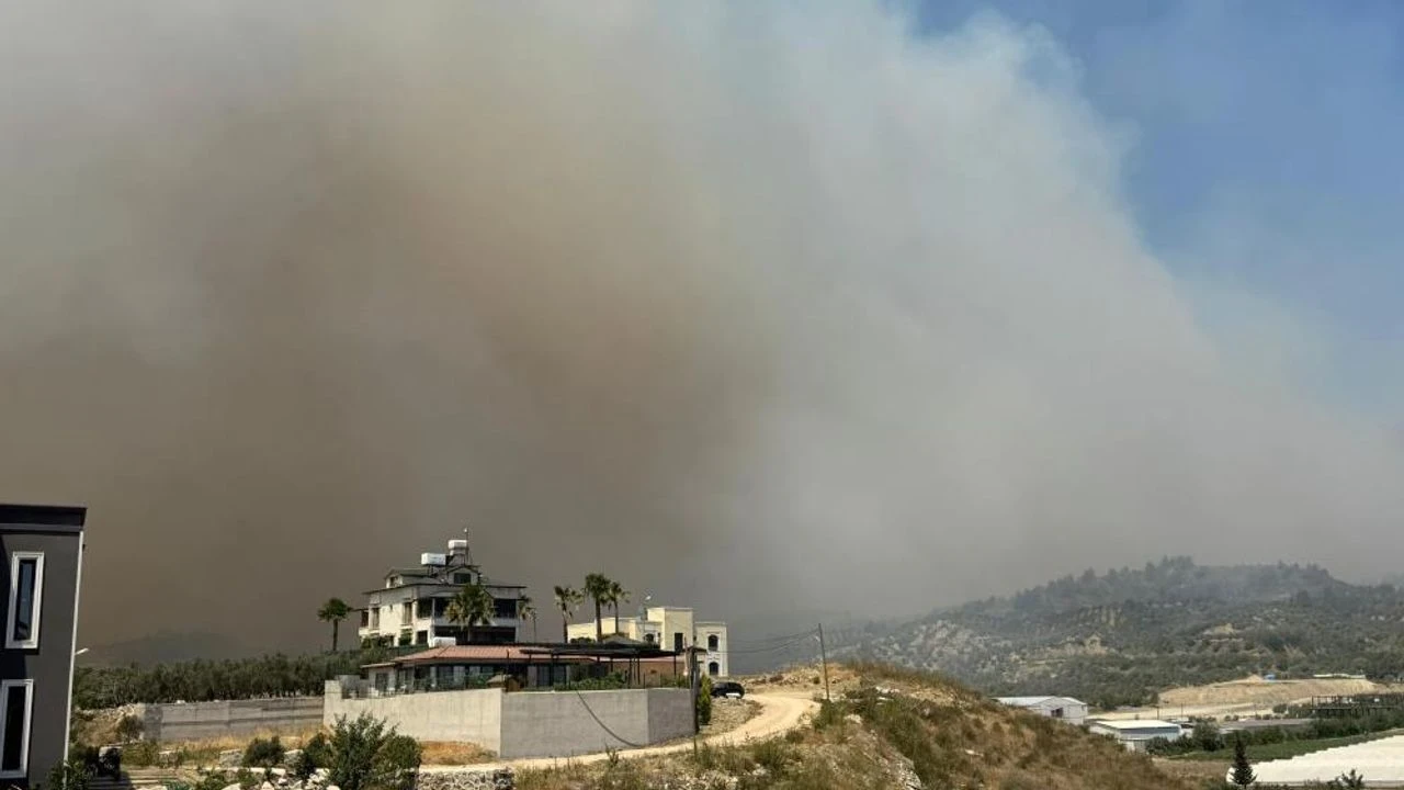 Hatay'da Orman Yangını Paniği: Alevler Yerleşim Yerlerine Yaklaştı