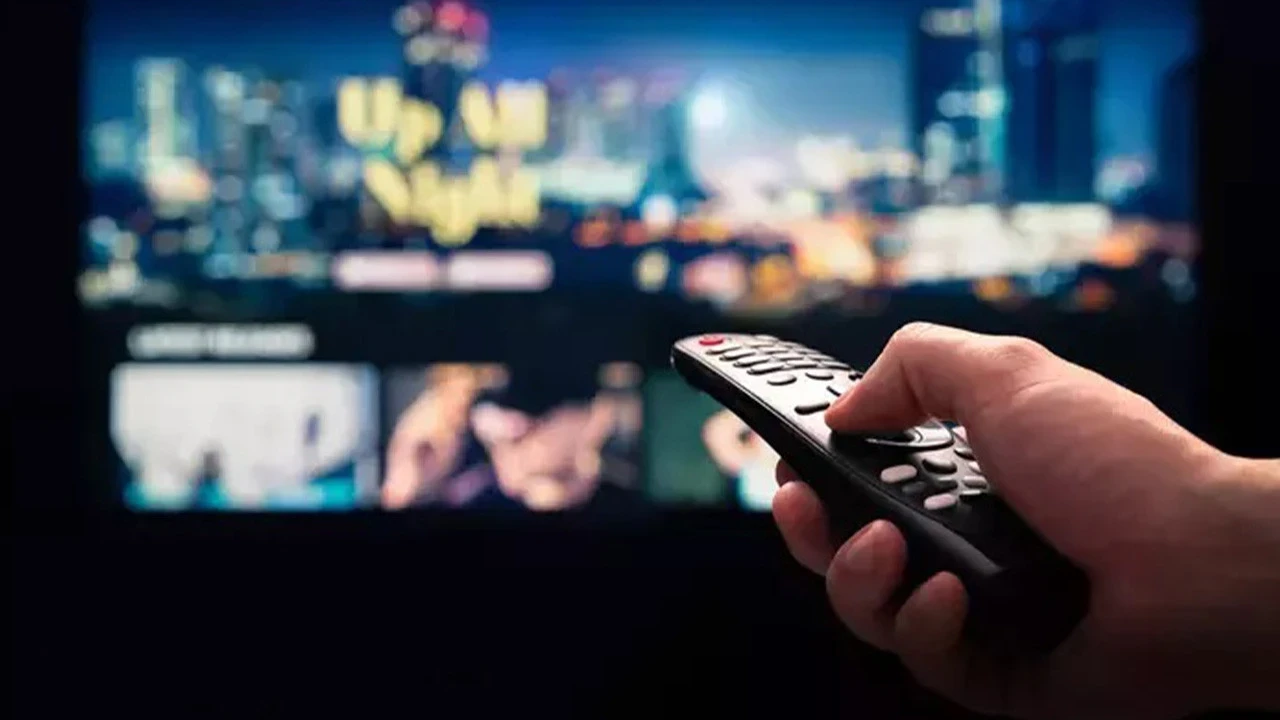 28 Haziran'da TV'de İzlenebilecek Yapımlar: Hafta Sonu Eğlencesi Başlıyor!