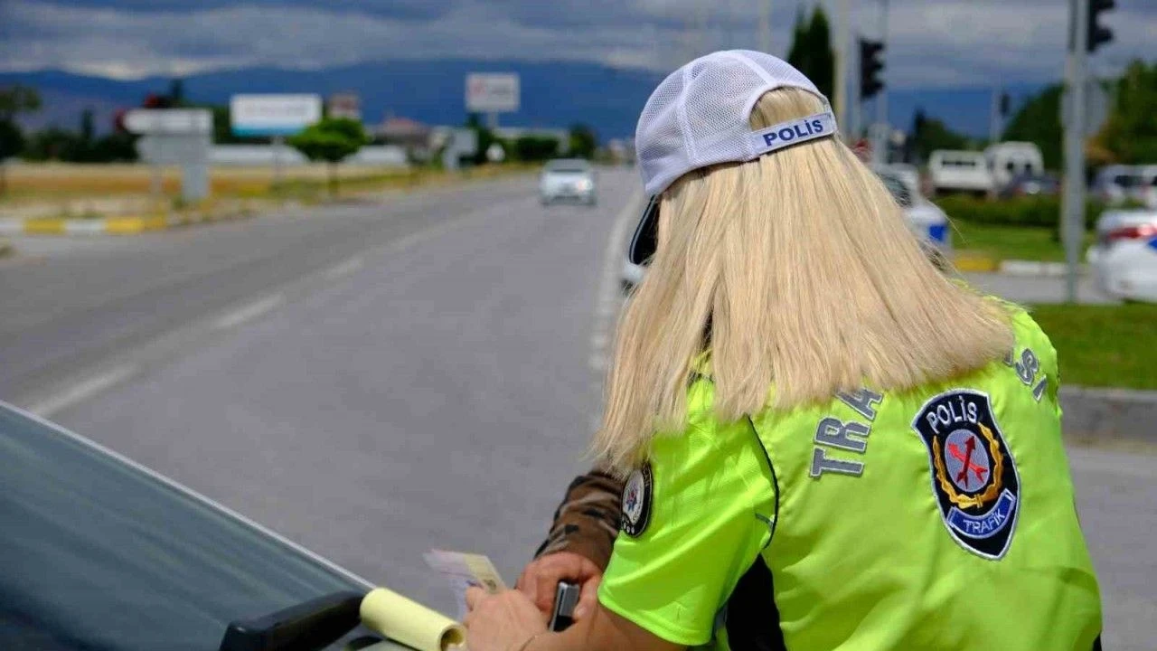 Erzincan'da hız yapıp sosyal medyada paylaşan motosikletçilere ceza yağdı