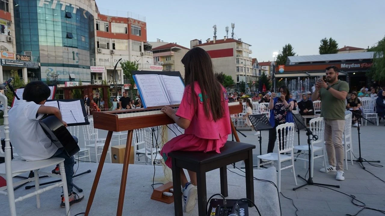 Gölhisar'da Genç Müzisyenlerden Yörük Ezgileri ile Unutulmaz Bir Konser