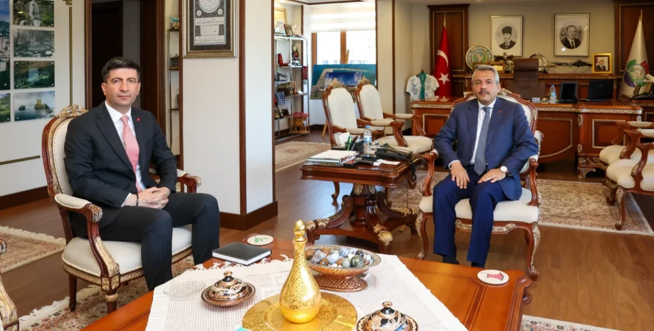 Rize Valisi İhsan Selim Baydaş, Güneysu Kaymakamı Eyüp Gürdal’ı Makamında Kabul Etti