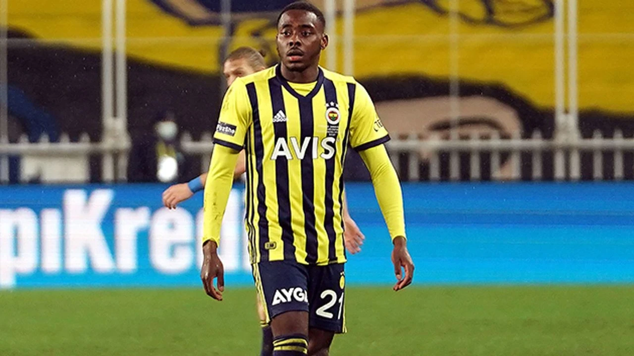 Beşiktaş, Fenerbahçe'nin eski yıldızı Osayi-Samuel ile 3 yıllık sözleşme imzaladı