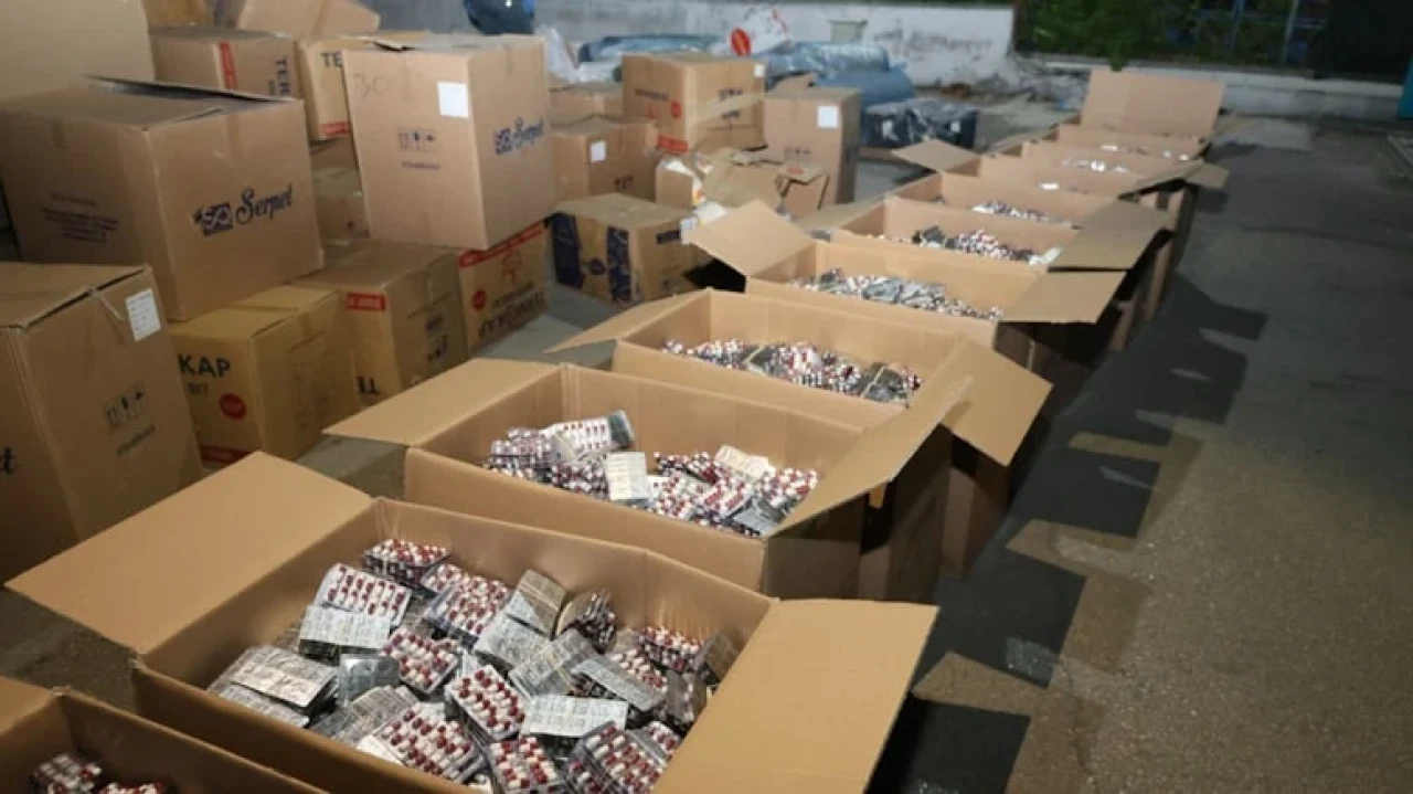 Dronla takip edilen kamyonette 332 bin uyuşturucu hap ele geçirildi, sürücü tutuklandı
