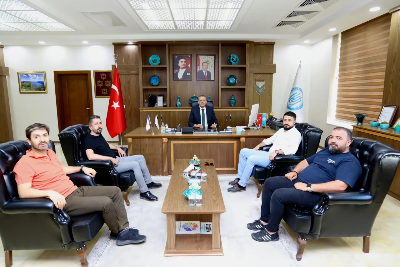 Bitlis Eren Üniversitesi’nde Akademisyenlere “Web of Science Dergilerinde Yayın” Eğitimi