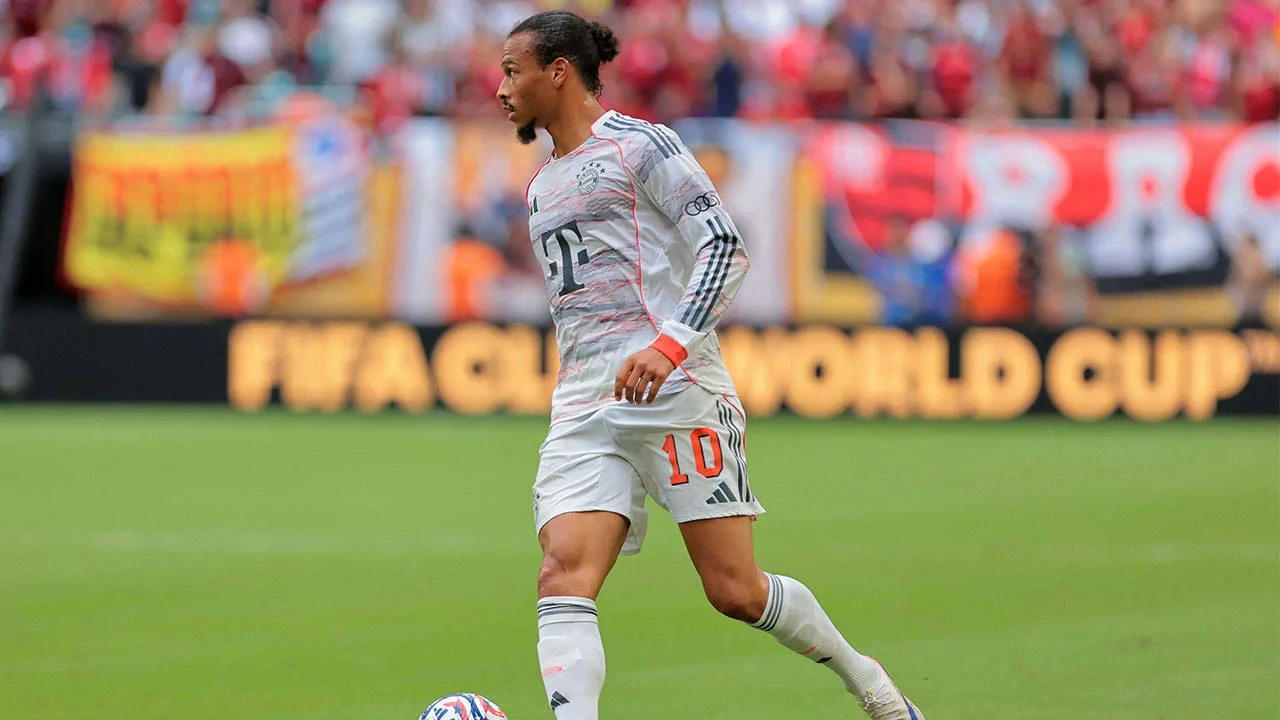 Leroy Sane, Bayern Münih'e veda ederek Galatasaray'a katılmak için yola çıktı