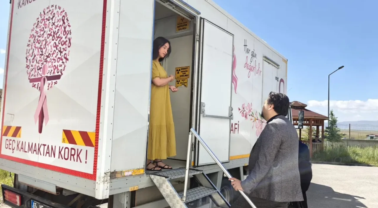 İl Sağlık Müdürü Tosun’dan Çaldıran’da Mobil Kanser Tarama Aracına Ziyaret